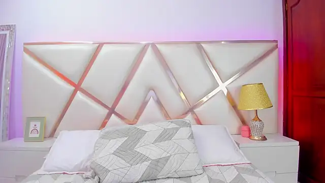 NinnaVous online show from January 21, 2025, 5:30 pm