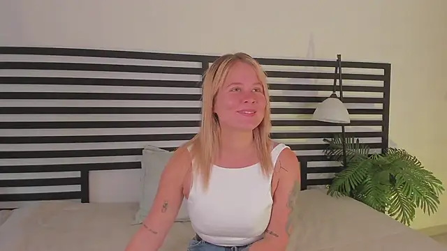 stefanny ruiz  online show from February 17, 2025, 12:48 pm