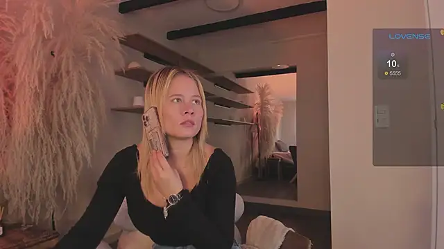 stefanny ruiz  online show from February 28, 2025, 12:31 pm