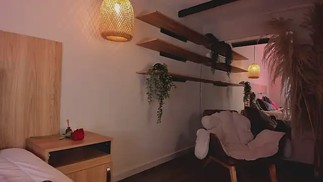 stefanny ruiz  online show from March 18, 2025, 12:36 pm