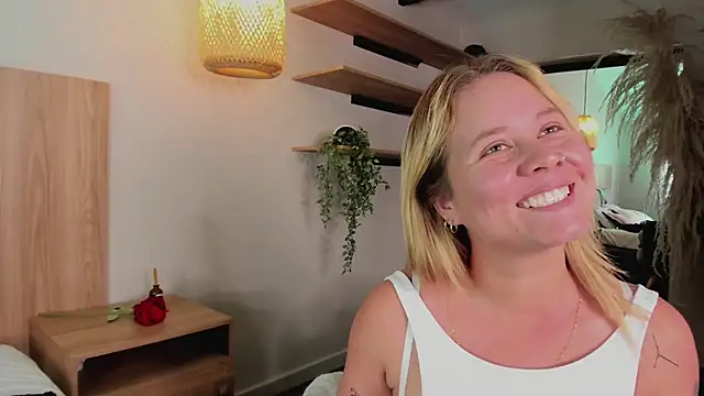 stefanny ruiz  online show from March 19, 2025, 3:40 pm