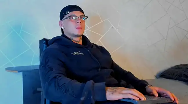 NoahhBrown online show from January 18, 2025, 3:20 am