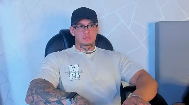 NoahhBrown online show from February 8, 2025, 2:58 am