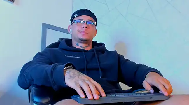 NoahhBrown online show from February 12, 2025, 6:19 am