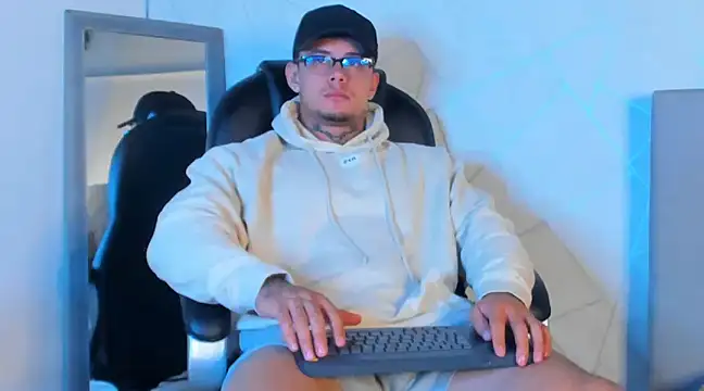 NoahhBrown online show from February 18, 2025, 6:26 am