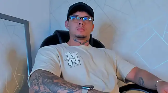 NoahhBrown online show from February 19, 2025, 6:55 am