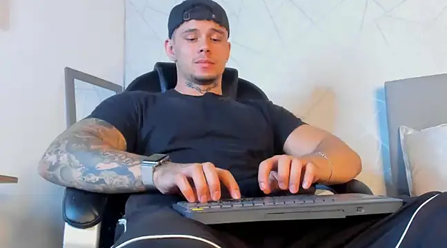 NoahhBrown online show from March 5, 2025, 3:08 am