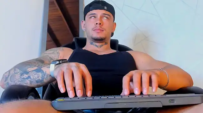 NoahhBrown online show from March 10, 2025, 6:16 am