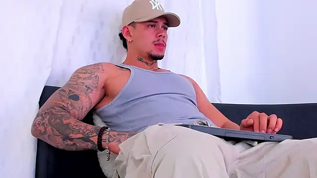 NoahhBrown online show from November 24, 2025, 2:00 am