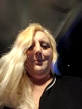 BecciDeluxe online show from December 22, 2025, 8:28 pm