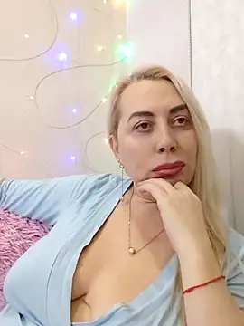 Snapshot of HotJanet chatting on January 9, 2025, 6:36 pm HotJanet online show from January 9, 2025, 6:36 pm