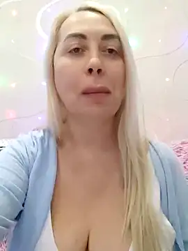 Snapshot of HotJanet chatting on January 13, 2025, 6:27 pm HotJanet online show from January 13, 2025, 6:27 pm