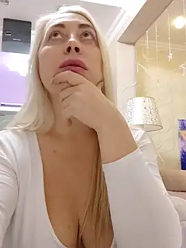 Snapshot of HotJanet chatting on January 27, 2025, 5:04 pm HotJanet online show from January 27, 2025, 5:04 pm