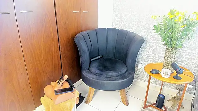 mabelsaravia online show from April 15, 2026, 7:58 pm