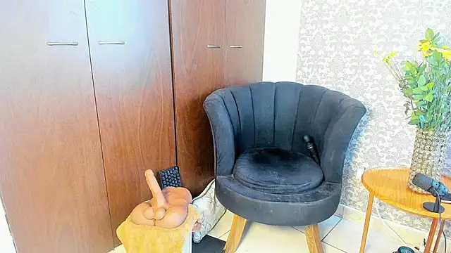 mabelsaravia online show from April 20, 2026, 7:37 pm