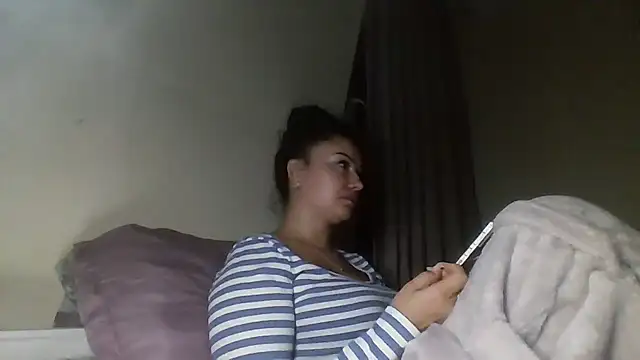 Snapshot of Linusya chatting on October 14, 2025, 5:58 pm Linusya online show from October 14, 2025, 5:58 pm