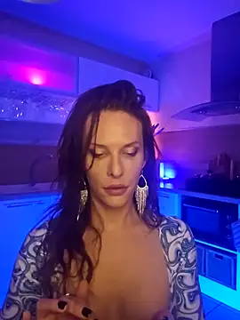 Snapshot of Luna_Kitanna chatting on December 8, 2024, 7:11 pm Luna Kitanna online show from December 8, 2024, 7:11 pm