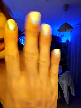 Luna Kitanna online show from April 18, 2026, 7:58 pm