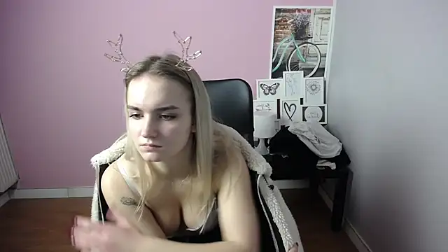 Snapshot of viktoria_lovely chatting on December 11, 2024, 2:11 pm viktoria lovely online show from December 11, 2024, 2:11 pm