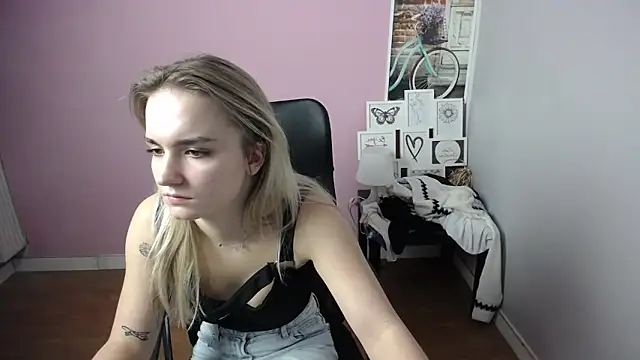 Snapshot of viktoria_lovely chatting on December 16, 2024, 2:16 pm viktoria lovely online show from December 16, 2024, 2:16 pm