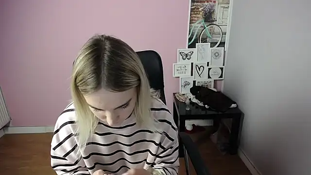 Snapshot of viktoria_lovely chatting on September 12, 2025, 10:04 am viktoria lovely online show from September 12, 2025, 10:04 am