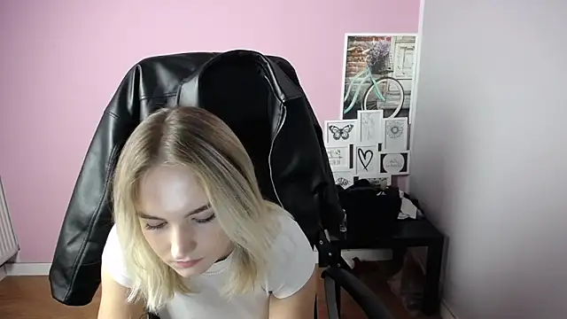 Snapshot of viktoria_lovely chatting on October 10, 2025, 10:36 am viktoria lovely online show from October 10, 2025, 10:36 am