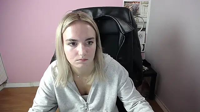 Snapshot of viktoria_lovely chatting on October 29, 2025, 8:49 am viktoria lovely online show from October 29, 2025, 8:49 am