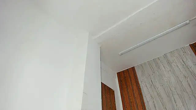 Alika01 online show from October 20, 2025, 1:33 pm