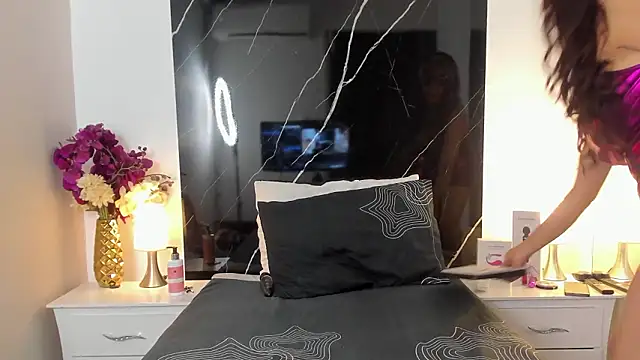 BellaaStarlix online show from March 6, 2026, 8:05 pm