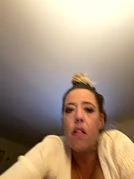 Blueeyesoulsnatcher online show from October 29, 2025, 7:32 am