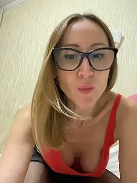 Snapshot of LauraDavis chatting on January 7, 2026, 9:39 pm LauraDavis online show from January 7, 2026, 9:39 pm