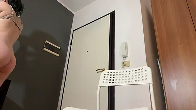 Monicbabe online show from April 15, 2026, 2:13 pm