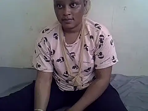 Snapshot of Crystal__Gee chatting on January 18, 2025, 5:52 am Crystal Gee online show from January 18, 2025, 5:52 am