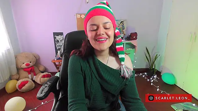 Scarletleon77 online show from December 24, 2024, 5:55 pm