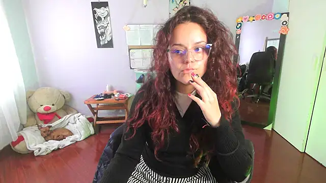 Scarletleon77 online show from February 24, 2025, 5:20 pm