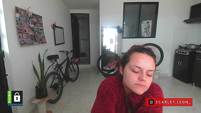 Scarletleon77 online show from September 30, 2025, 3:50 pm