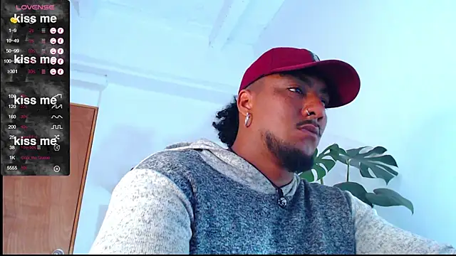 yosoy enzo2020 online show from February 25, 2025, 4:21 pm