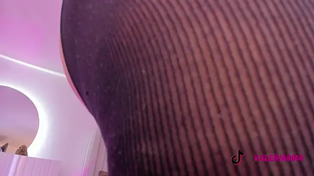 sarah-bonneth online show from December 4, 2025, 11:30 am