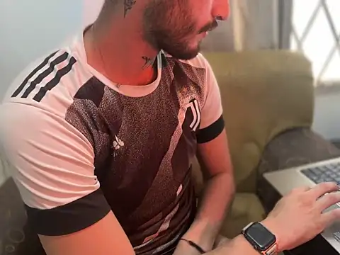 Snapshot of axel_giracr chatting on December 16, 2024, 10:03 pm axel giracr online show from December 16, 2024, 10:03 pm