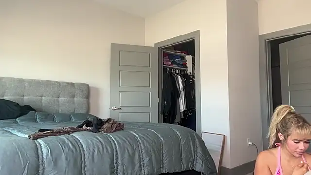 ElenaErickson online show from March 3, 2025, 10:52 pm