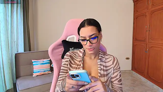 lili jade222 online show from November 8, 2025, 12:27 pm