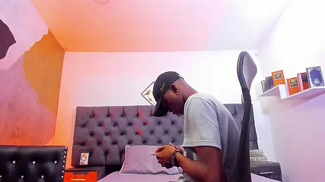 JacksonMuller  online show from December 5, 2024, 2:33 pm