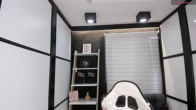 JacksonMuller  online show from March 19, 2025, 12:12 pm