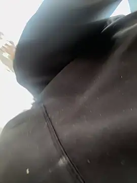 Elisabethandjack online show from April 12, 2026, 9:09 pm