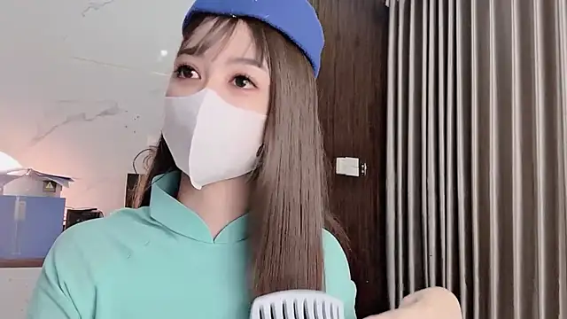 Mono-Stewardesss online show from October 19, 2025, 3:01 pm