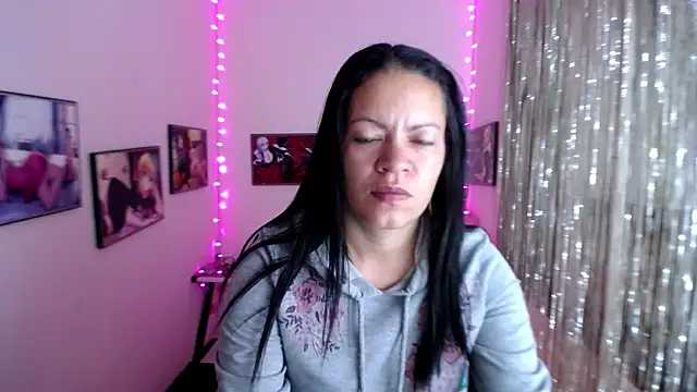 Cristal w online show from February 9, 2025, 3:34 pm