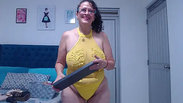 ClayrRosse online show from June 7, 2026, 1:43 am
