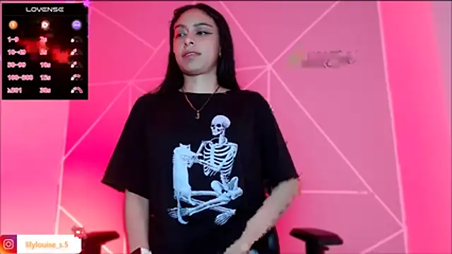 lilylouisee online show from November 1, 2025, 6:15 am