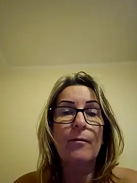 Snapshot of Steffi45 chatting on January 9, 2025, 6:17 am Steffi45 online show from January 9, 2025, 6:17 am