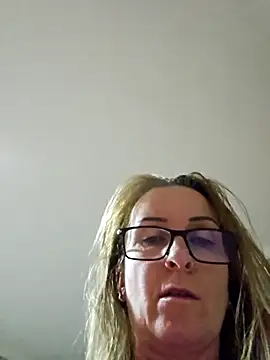 Snapshot of Steffi45 chatting on November 12, 2025, 8:19 pm Steffi45 online show from November 12, 2025, 8:19 pm